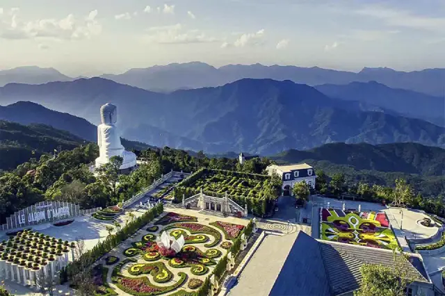 Toàn cảnh chùa Linh Ứng Bà Nà