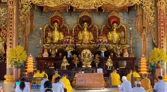 Chánh điện với kiến trúc đặc trưng