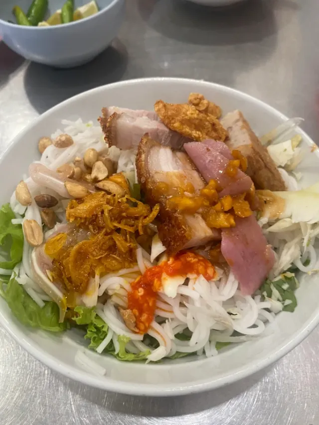 Bún mắm heo quay Cô Nghĩa Đà Nẵng
