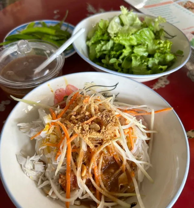 Bún mắm heo quay Cô Vân Đà Nẵng